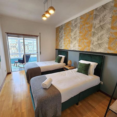 Cozy Apartment In Central Almada W Swing Chairs Bagian luar foto
