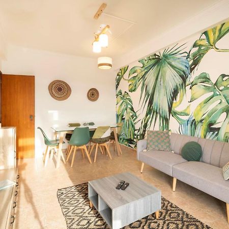 Cozy Apartment In Central Almada W Swing Chairs Bagian luar foto
