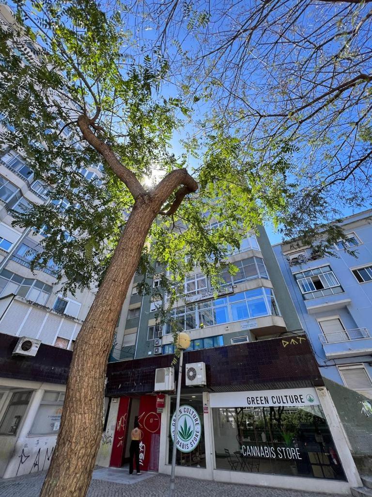 Cozy Apartment In Central Almada W Swing Chairs Bagian luar foto
