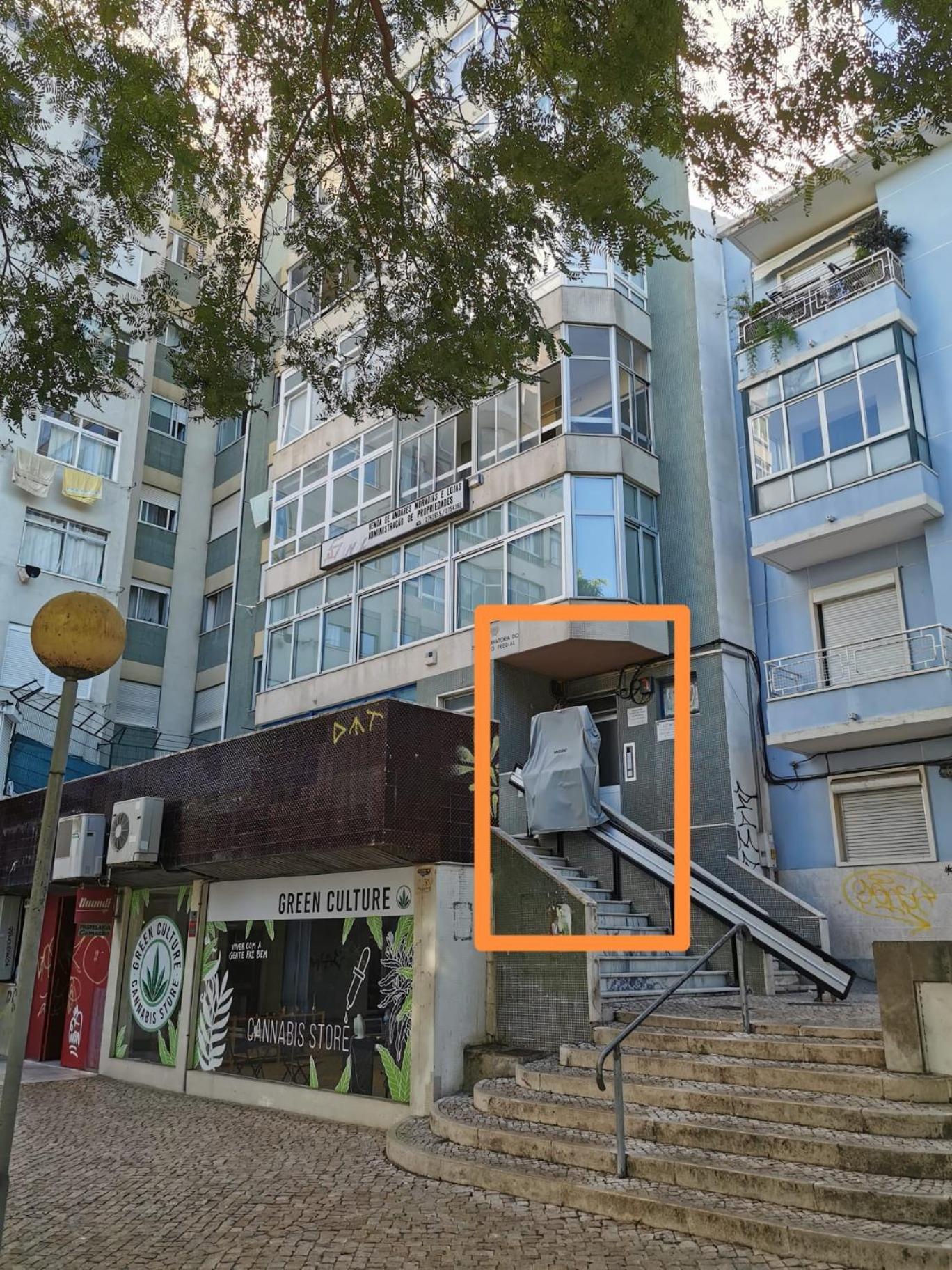 Cozy Apartment In Central Almada W Swing Chairs Bagian luar foto