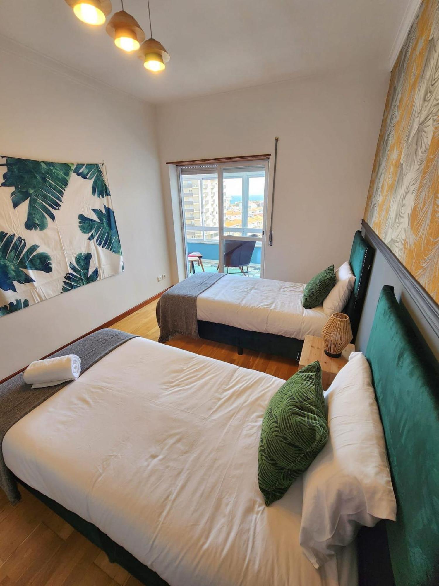 Cozy Apartment In Central Almada W Swing Chairs Bagian luar foto