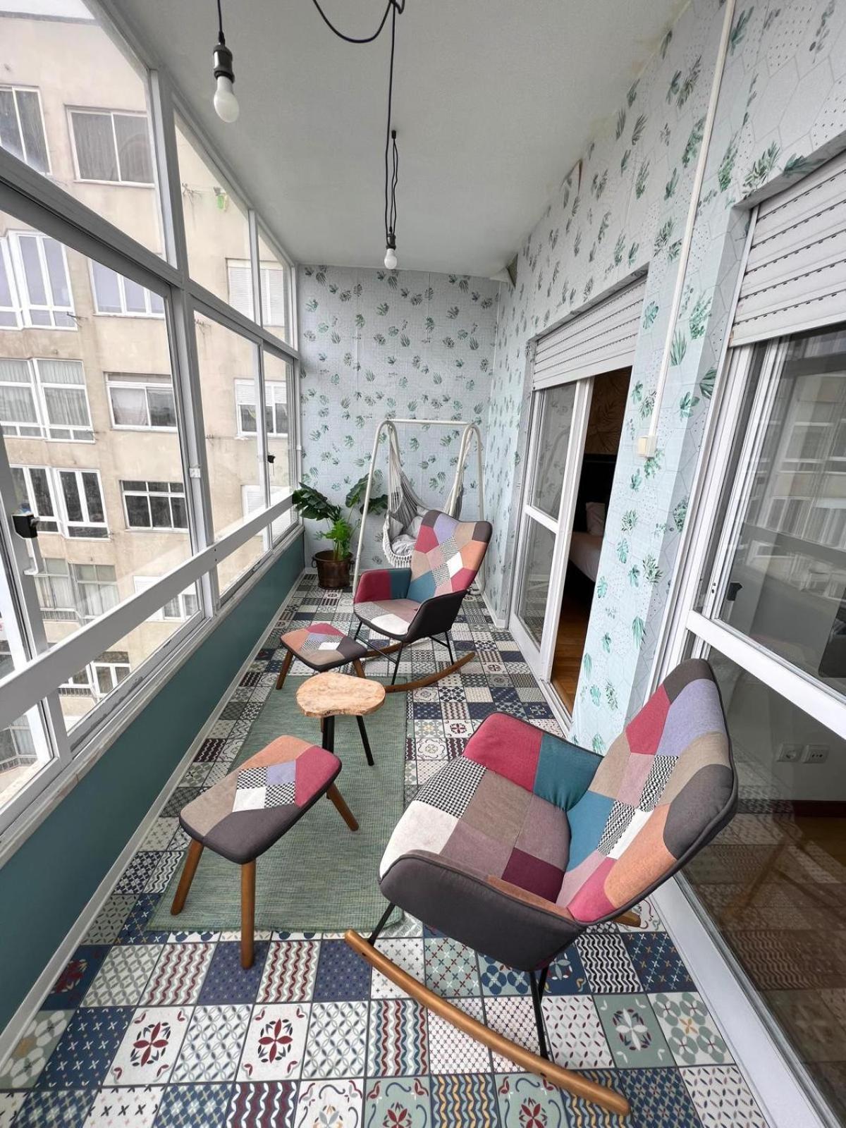 Cozy Apartment In Central Almada W Swing Chairs Bagian luar foto